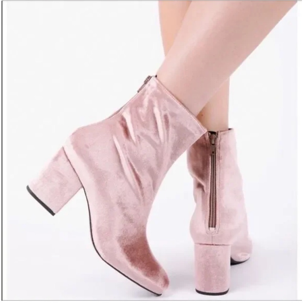 Free people pink velvet ankle booties velour zip back size 9 EUC